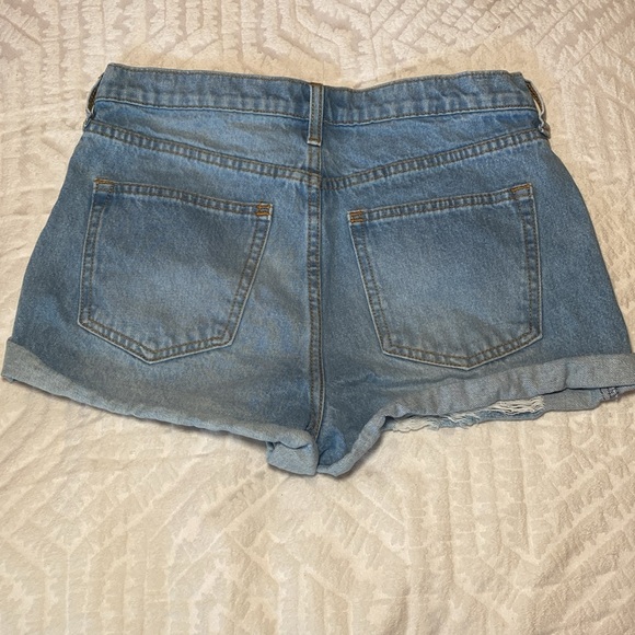 Distressed Jean Shorts Medium Wash - Picture 2 of 2